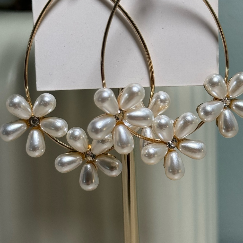 Francesca's Gold and Pearl Flower Hoop Earrings - Picture 6 of 8